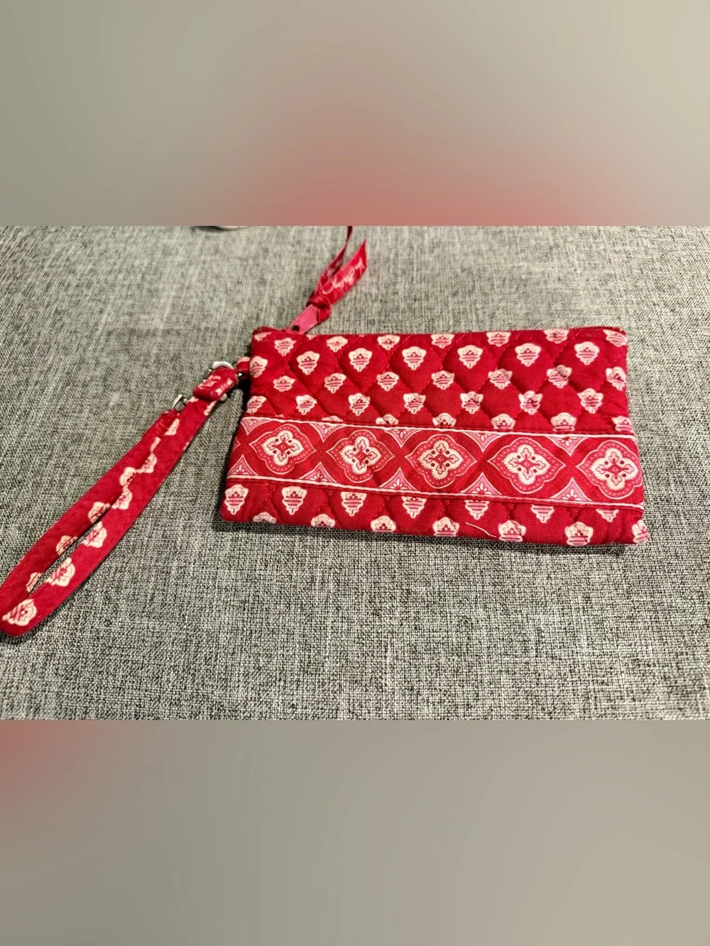 NWOT Red Quilted Vera Bradley Pattern Wristlet Pouch. Pet / Smoke Free Home.